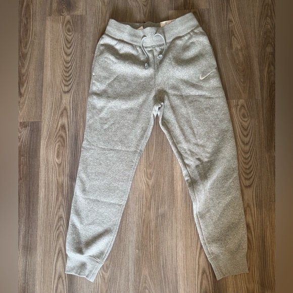 NWT Nike Women’s Phoenix high rise fleece joggers - Picture 2 of 4